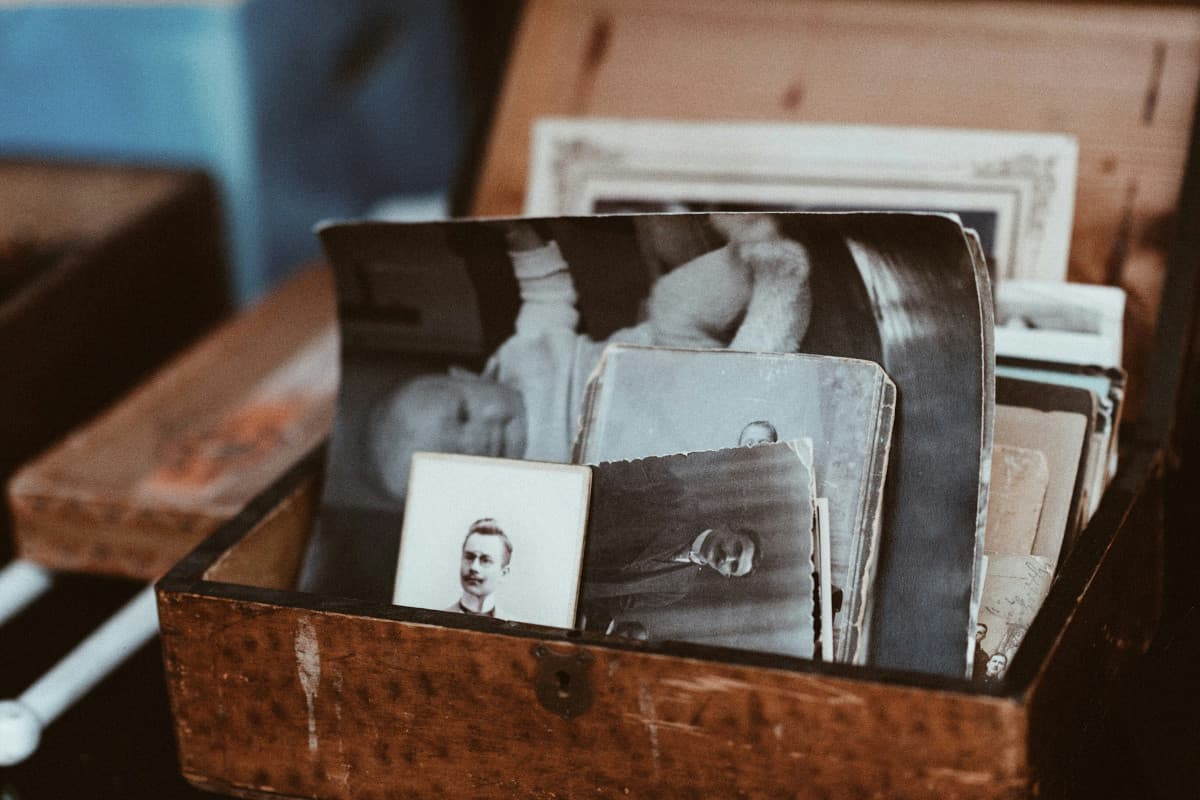 How to Store Pictures in a Storage Unit