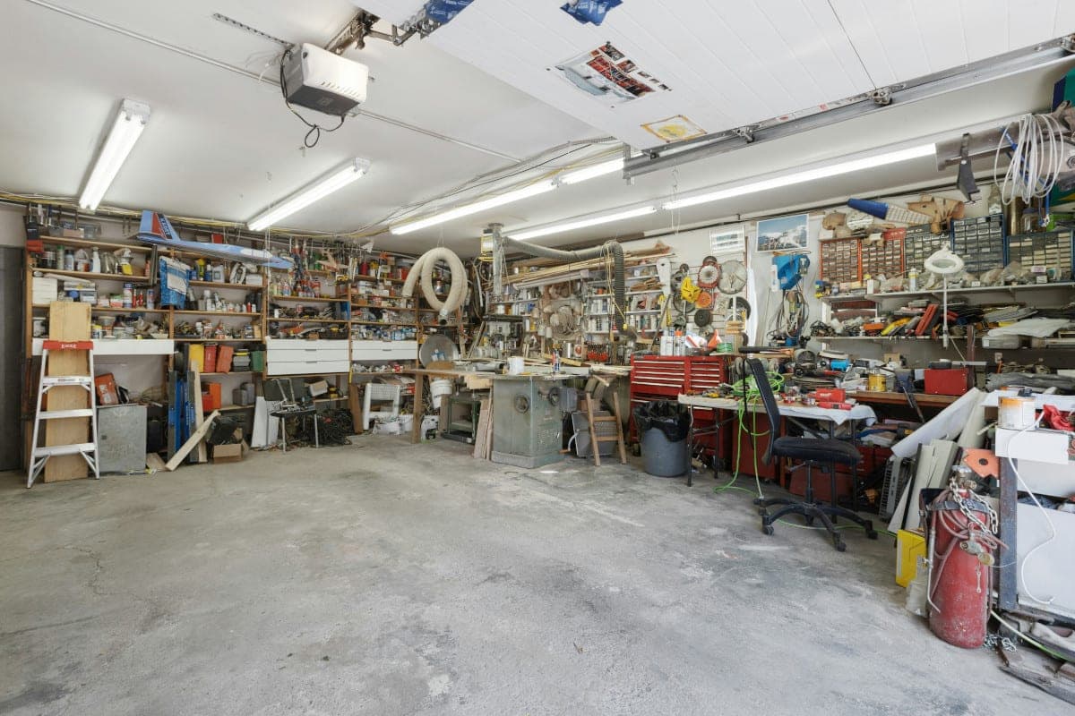 Storage Unit vs Garage: When Should You Move Your Stuff Into Storage?